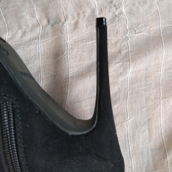 Black suede Rouge! peep toes ankle booties, size 6 1/2 - Picture 6 of 11